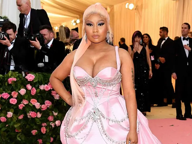 Discover the truth about Nicki Minaj height, what most sources report, and how it shapes her presence on screen and stage.